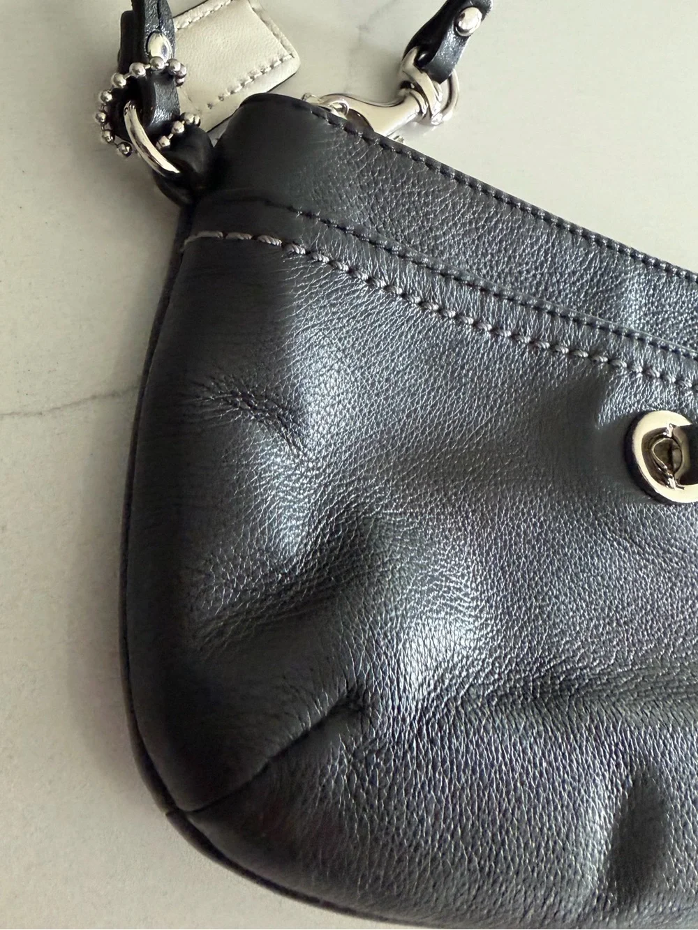 Coach Black Pebbled Leather Turnlock Wristlet Teal Lining
